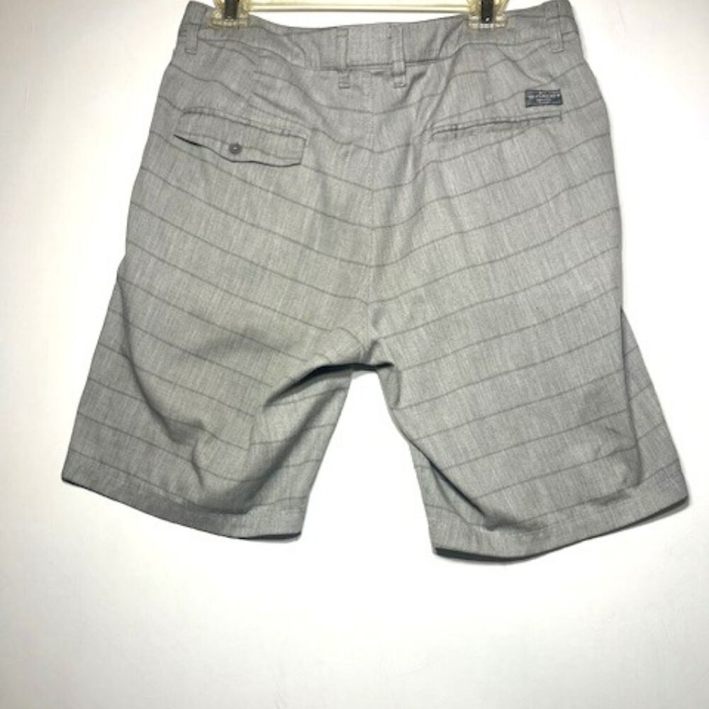 Travis Mathew Activewear Golf Gray Striped Lightweights Shorts Sz 32 - Picture 2 of 6